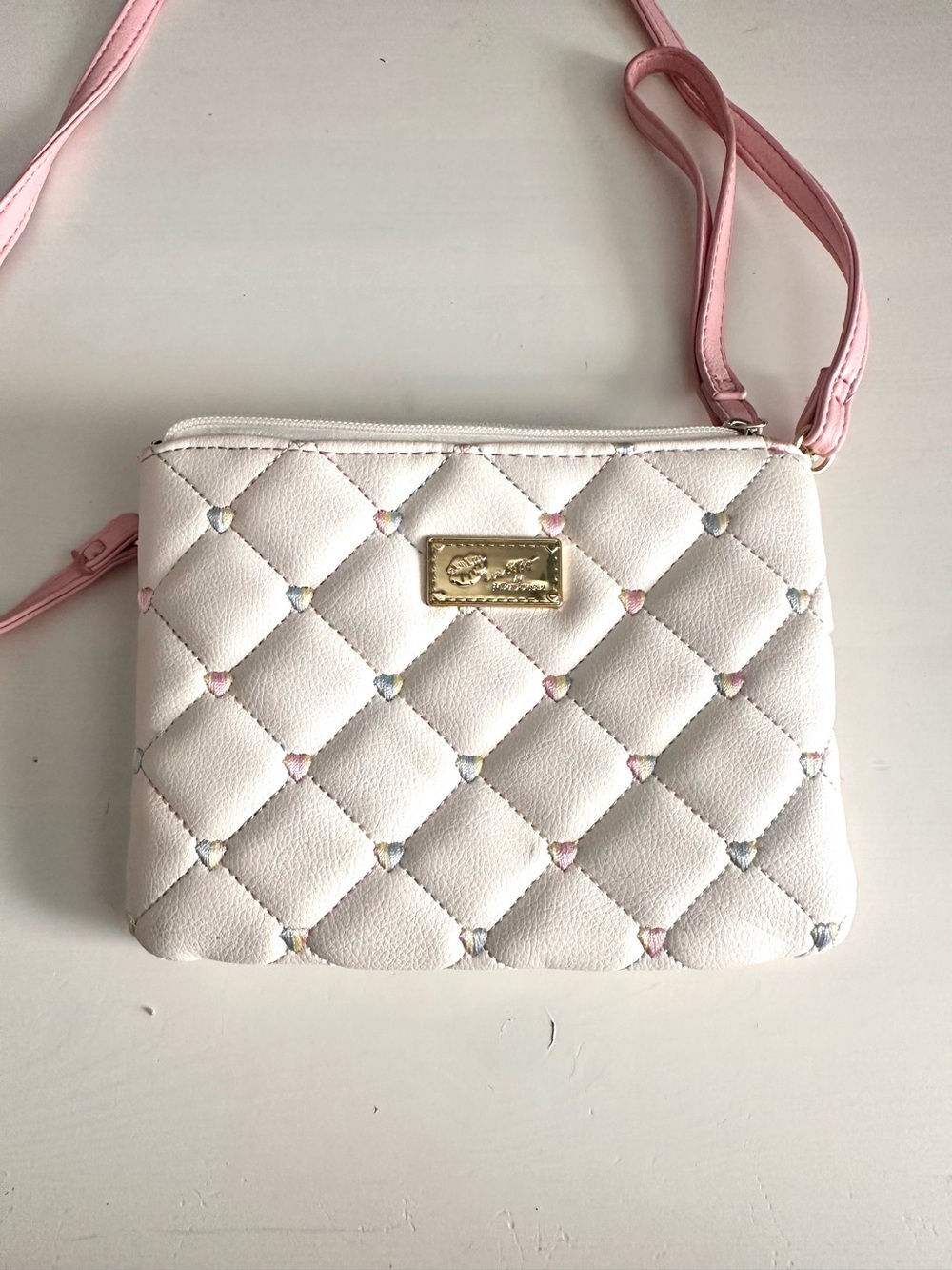 Betsey Johnson - Purse, Crossbody, Wristlet, White, Hearts, Quilted, EUC